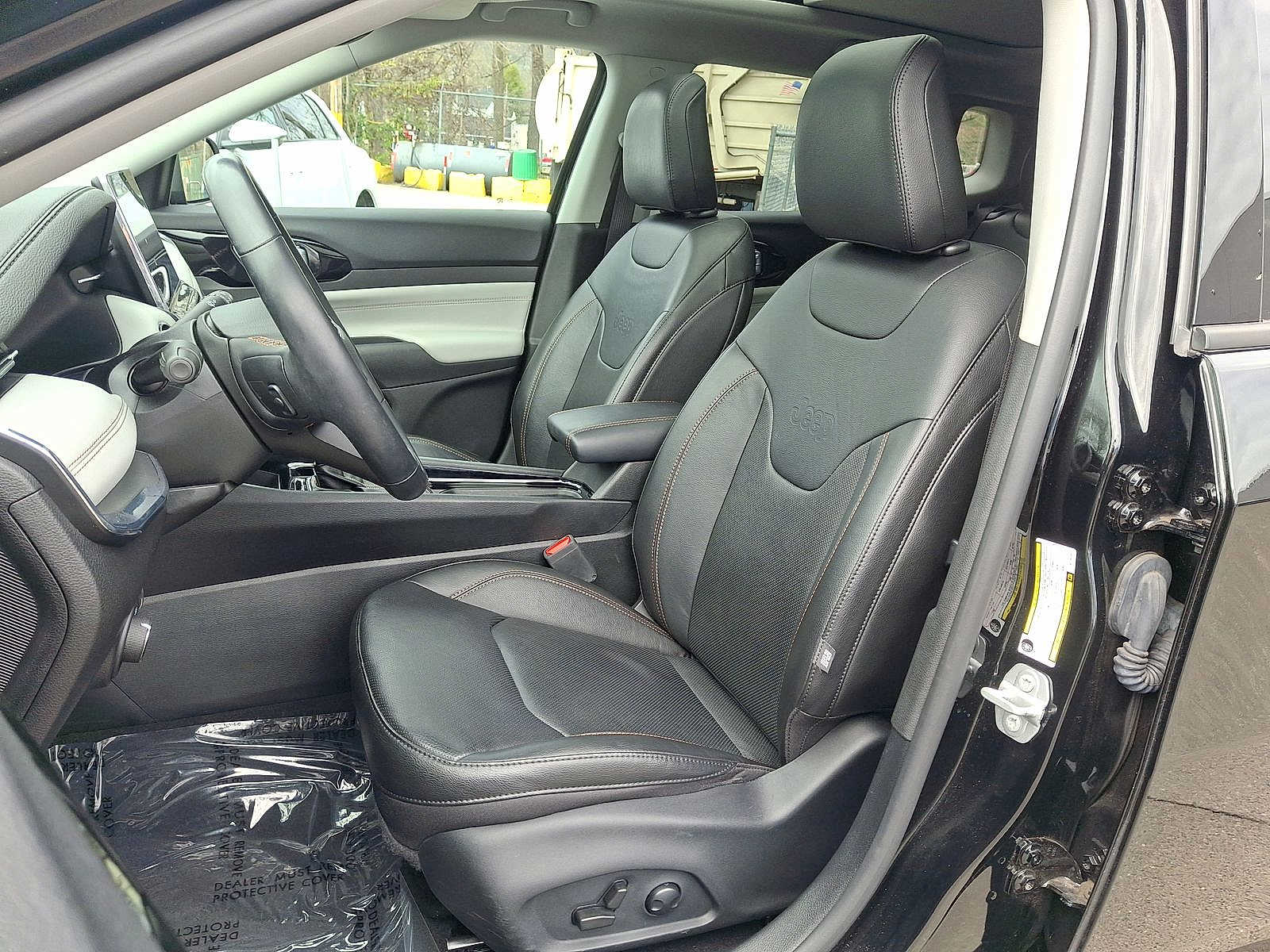 Thumbnail: 2022 Jeep Compass - 11