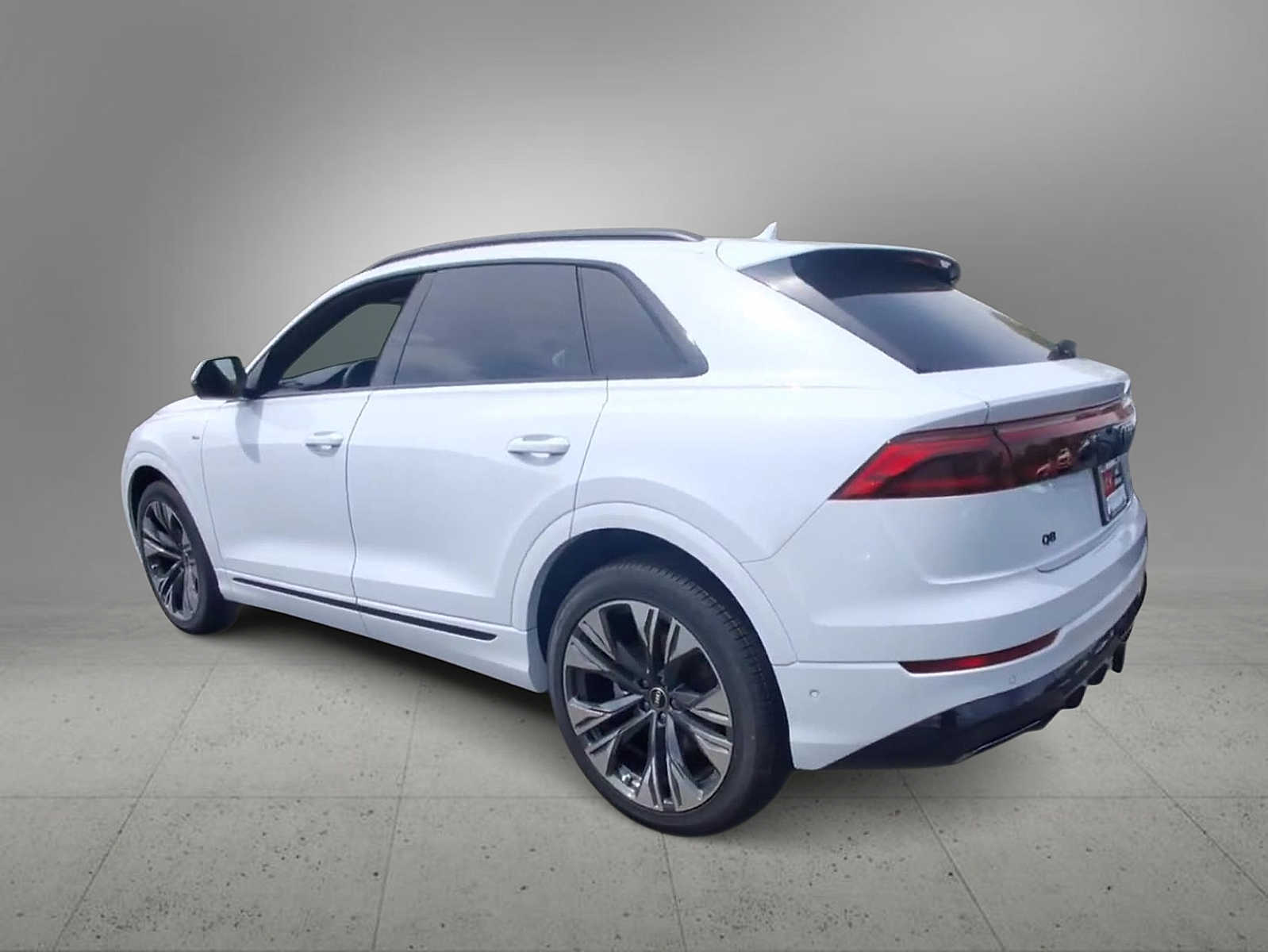 Thumbnail: 2026 Audi Q8 - 6