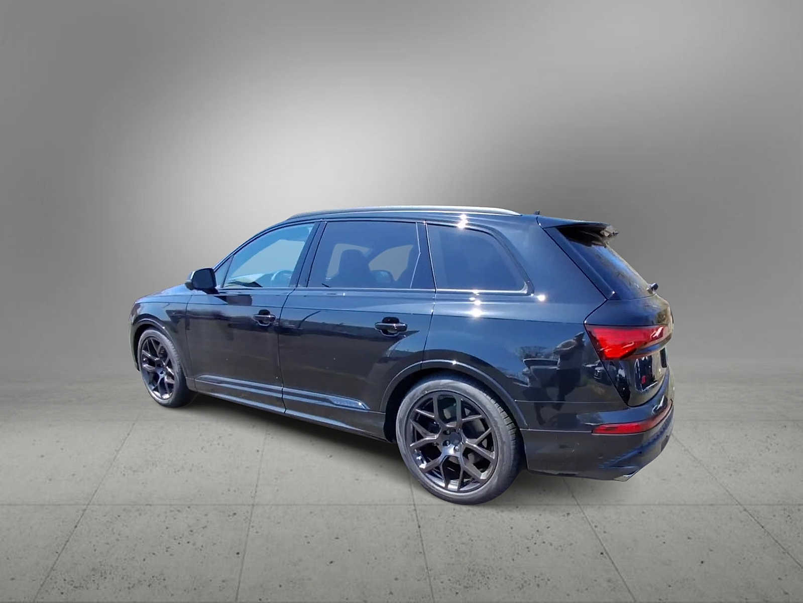 Thumbnail: 2026 Audi SQ7 - 6