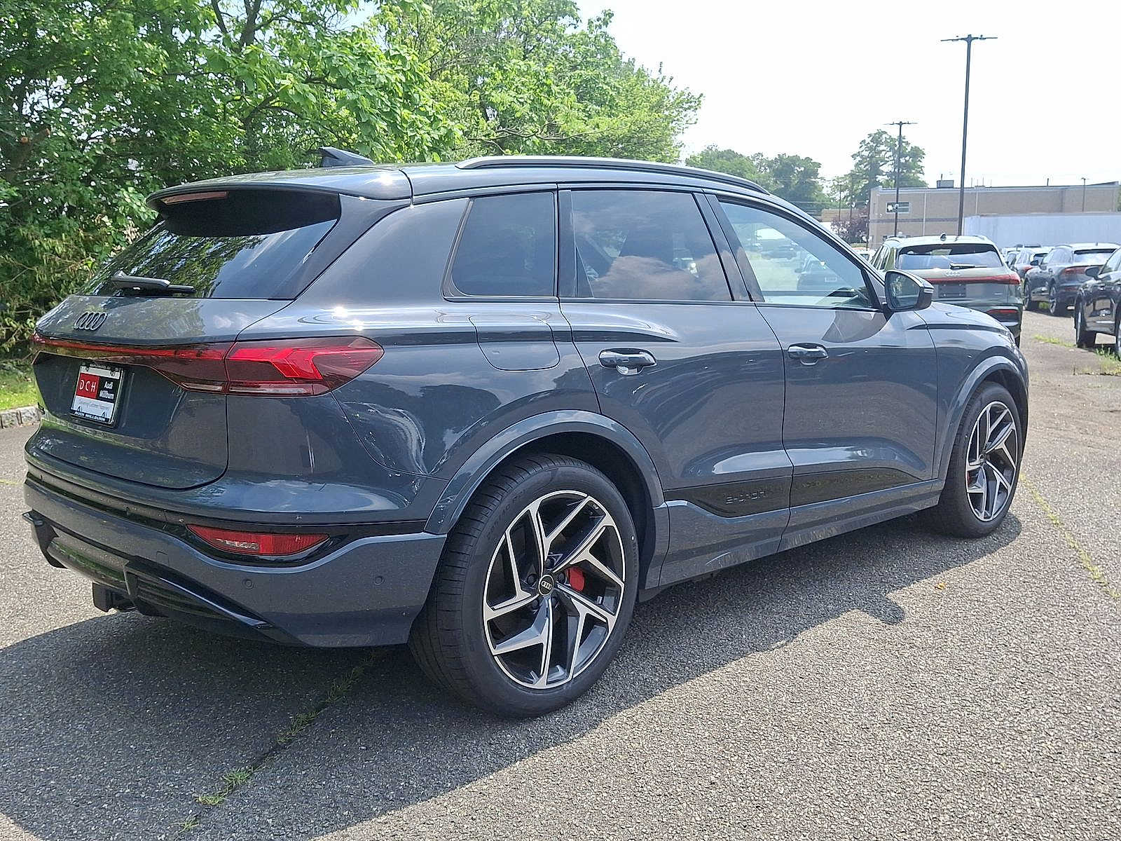 Thumbnail: 2025 Audi SQ6 e-tron - 12