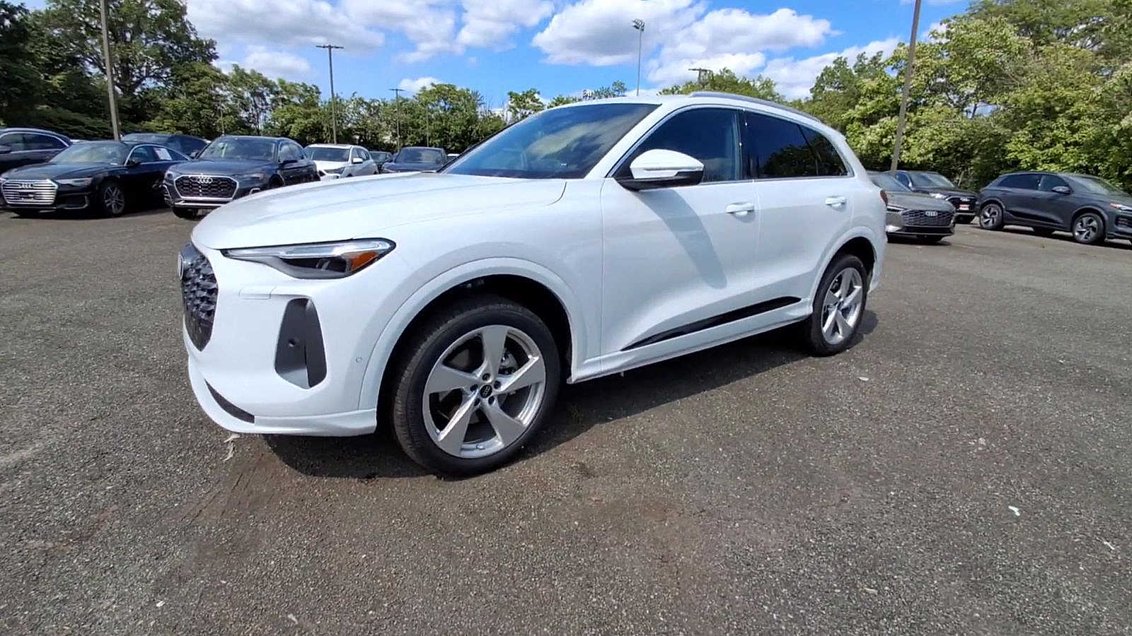 Thumbnail: 2025 Audi Q5 - 4