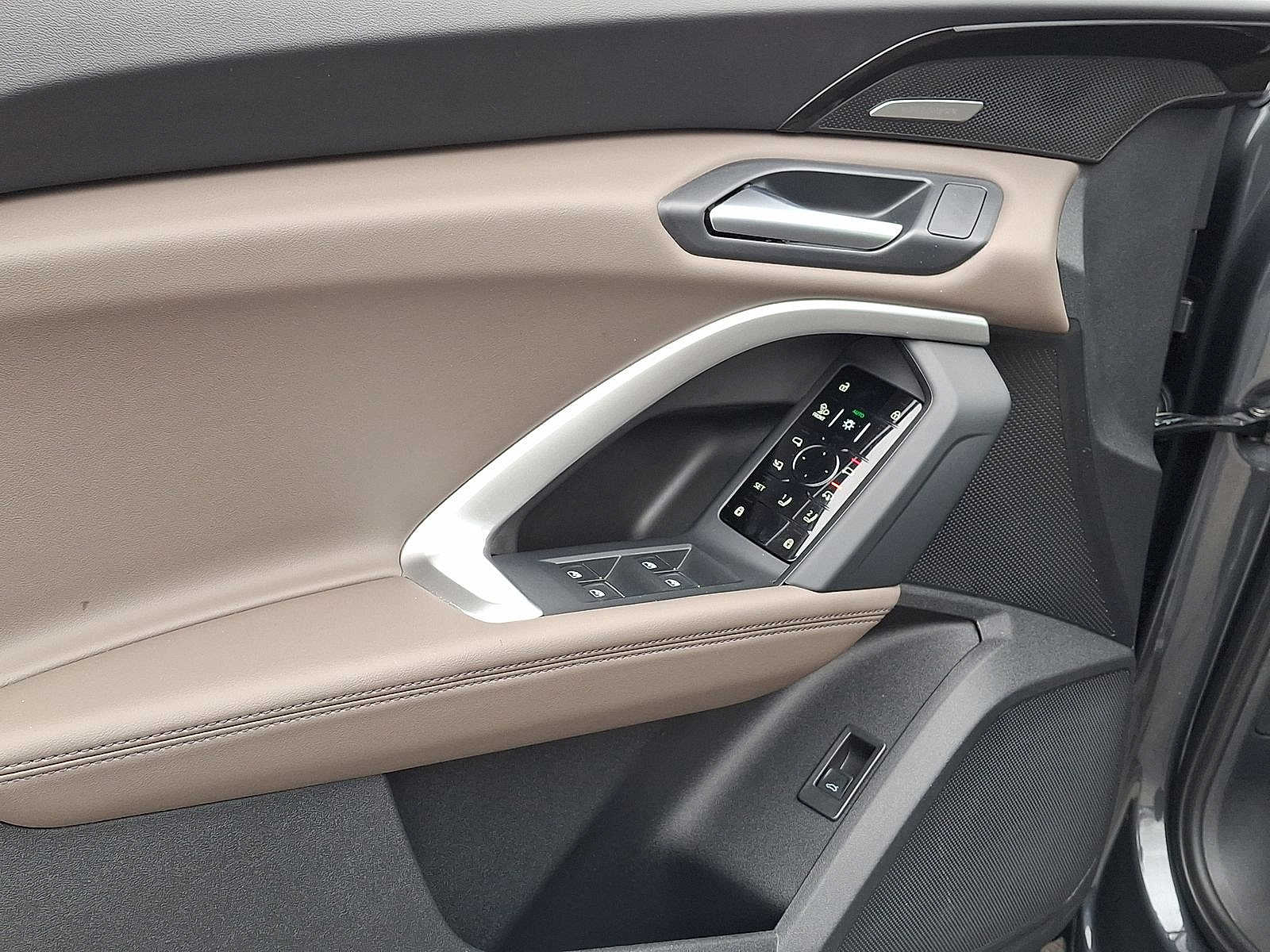 Thumbnail: 2025 Audi Q5 - 10