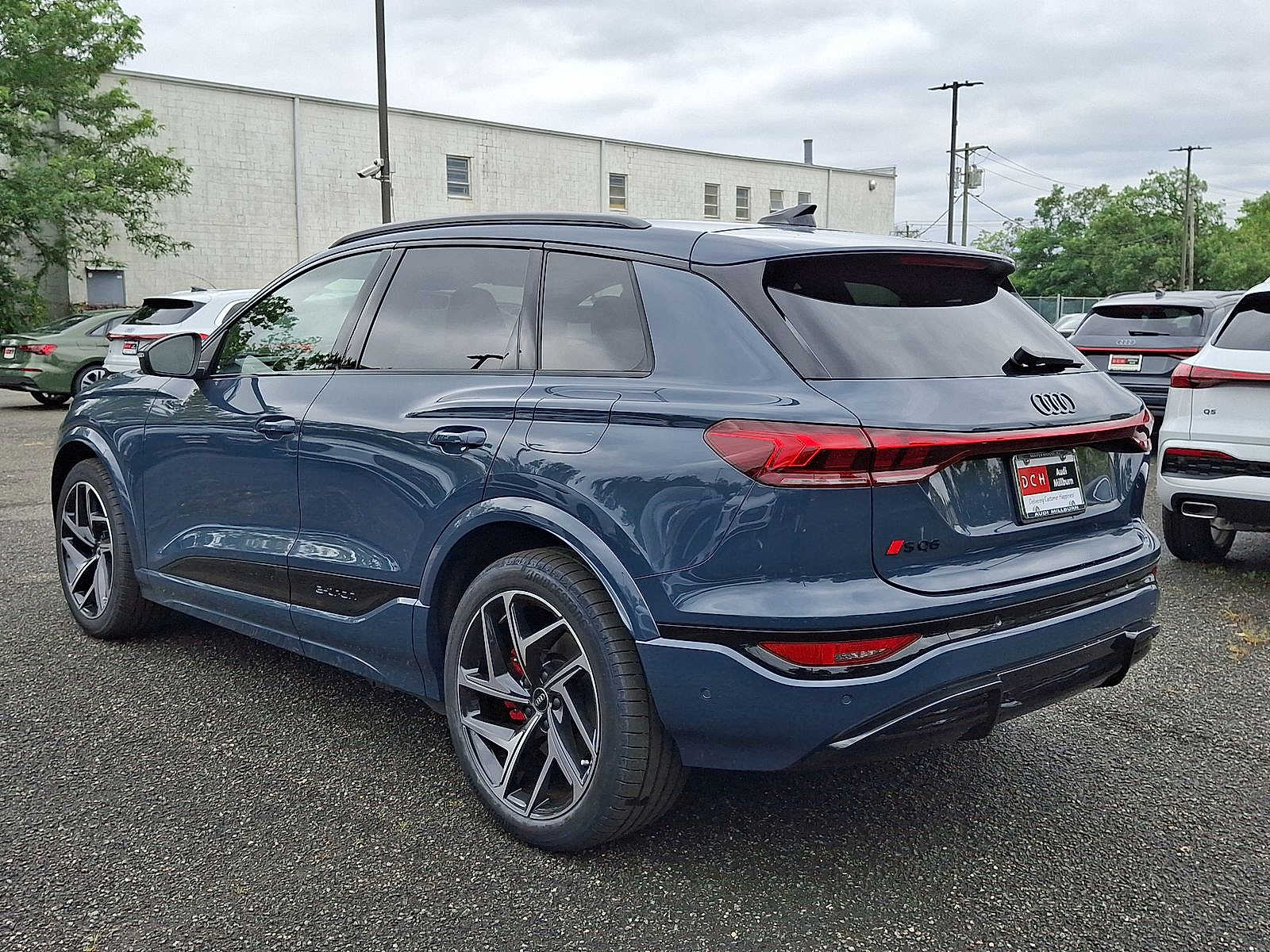 Thumbnail: 2025 Audi SQ6 e-tron - 11