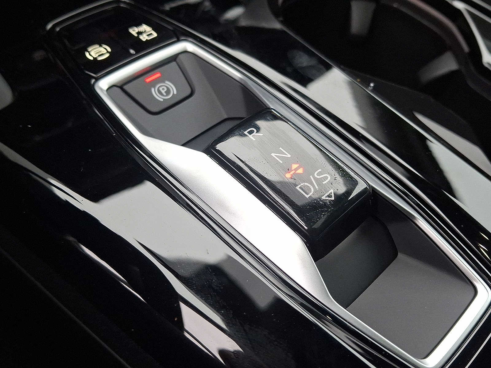 Thumbnail: 2025 Audi Q5 - 14