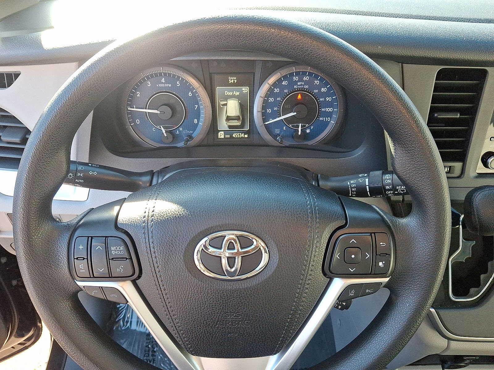 Thumbnail: 2020 Toyota Sienna - 16