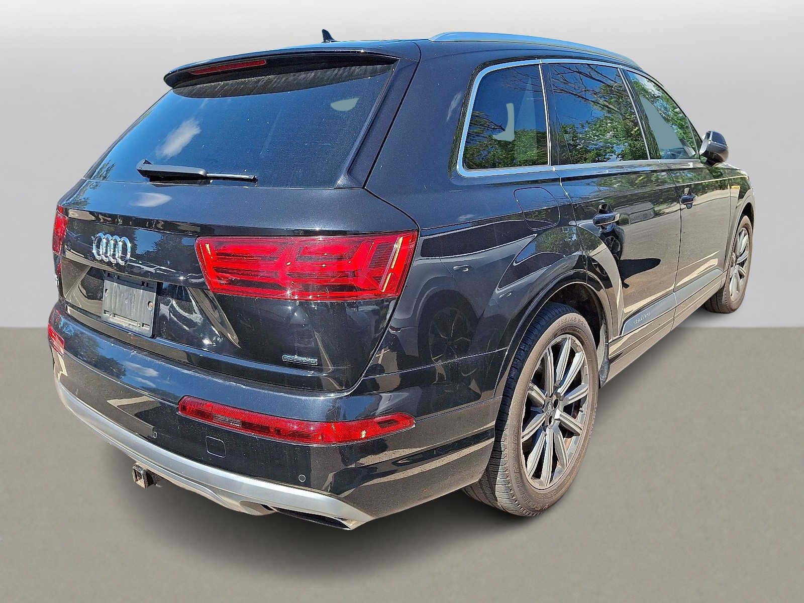 Thumbnail: 2017 Audi Q7 - 3