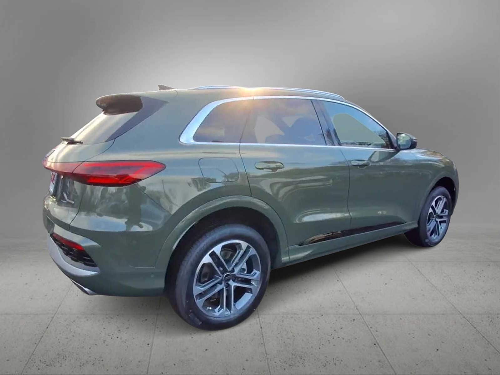 Thumbnail: 2025 Audi Q5 - 8