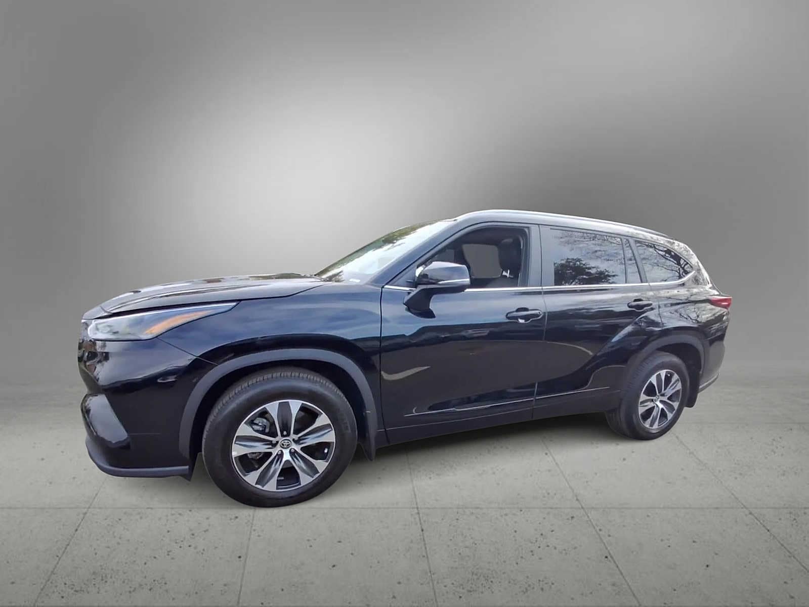 Thumbnail: 2023 Toyota Highlander - 4