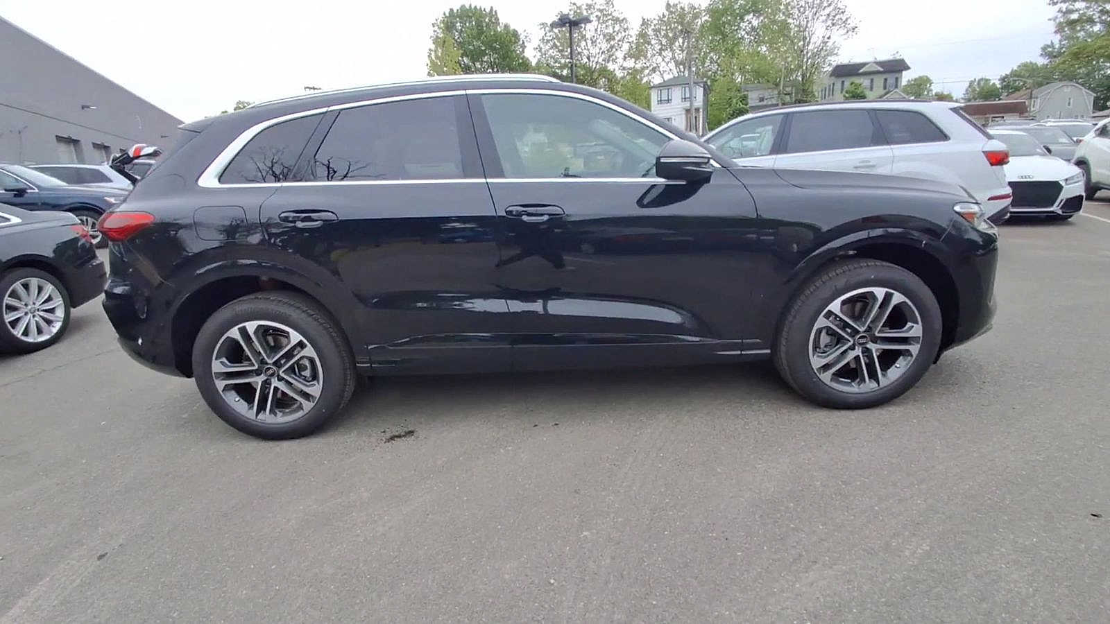 Thumbnail: 2026 Audi Q5 - 9