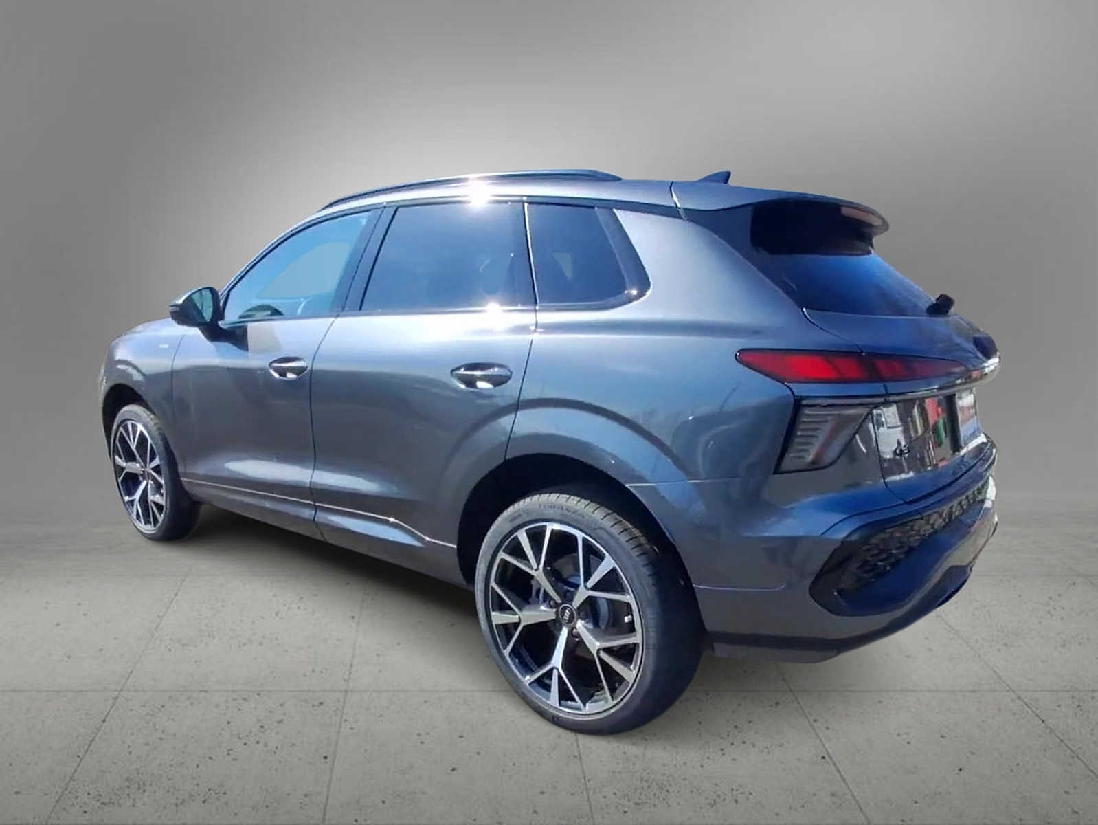 Thumbnail: 2026 Audi Q3 - 6