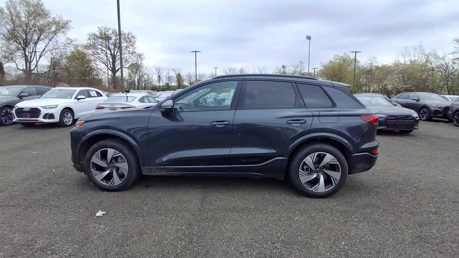 Thumbnail: 2025 Audi Q6 e-tron - 5