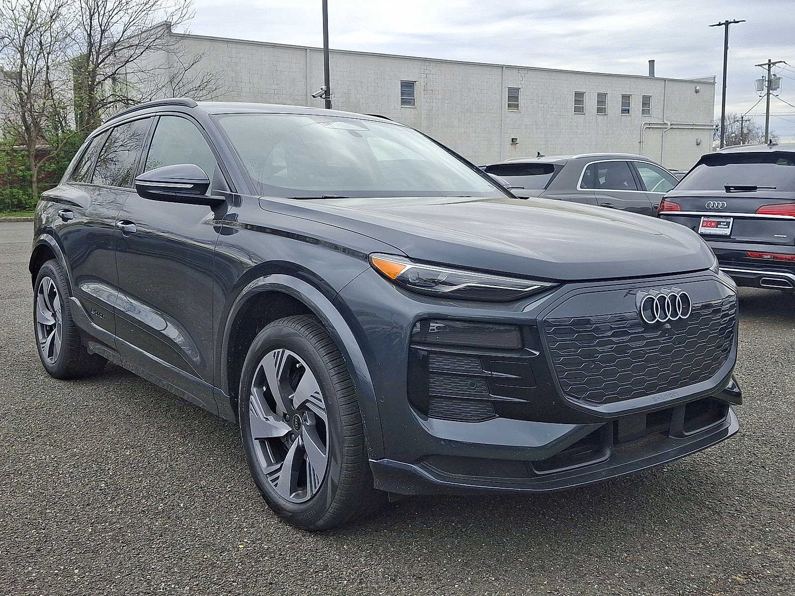 Thumbnail: 2025 Audi Q6 e-tron - 10