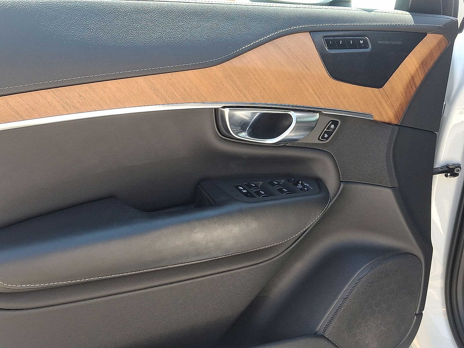 Thumbnail: 2020 Volvo XC90 - 10