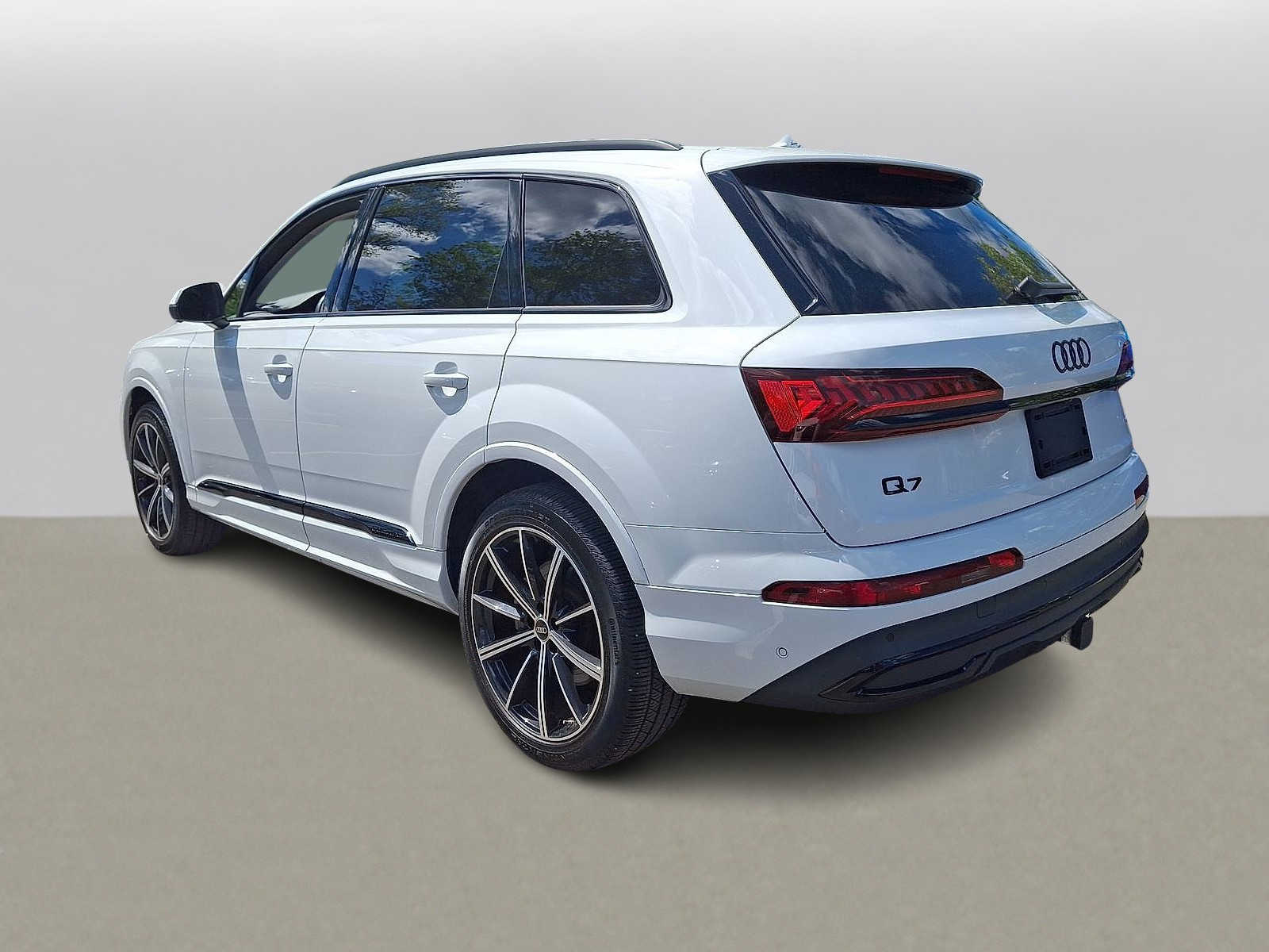 Thumbnail: 2023 Audi Q7 - 22