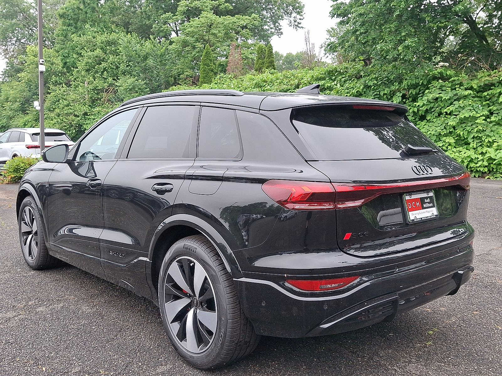 Thumbnail: 2025 Audi SQ6 e-tron - 11
