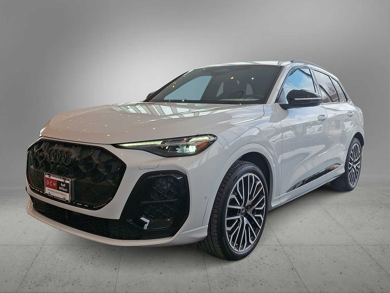 Thumbnail: 2025 Audi SQ5 - 1