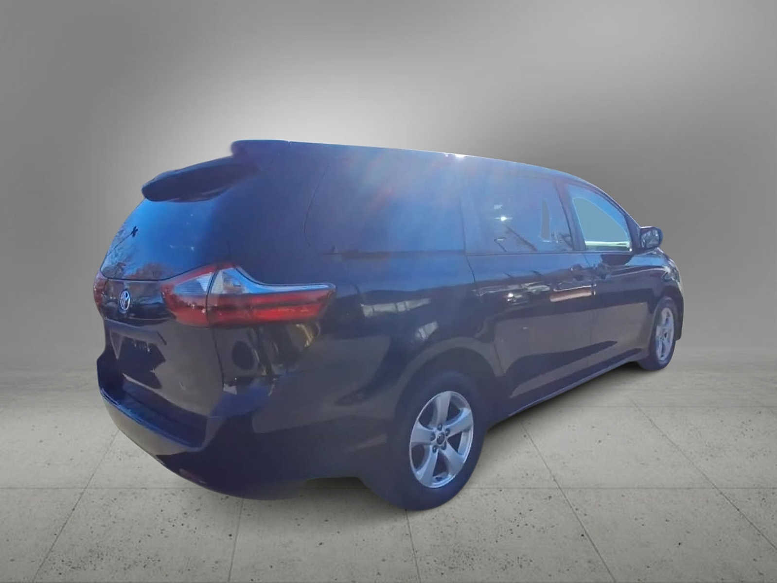 Thumbnail: 2020 Toyota Sienna - 8