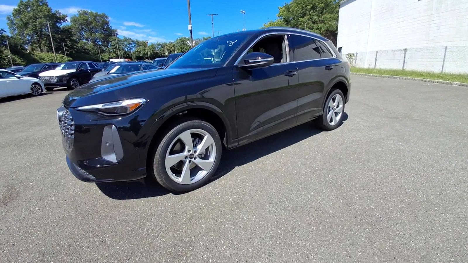 Thumbnail: 2025 Audi Q5 - 4