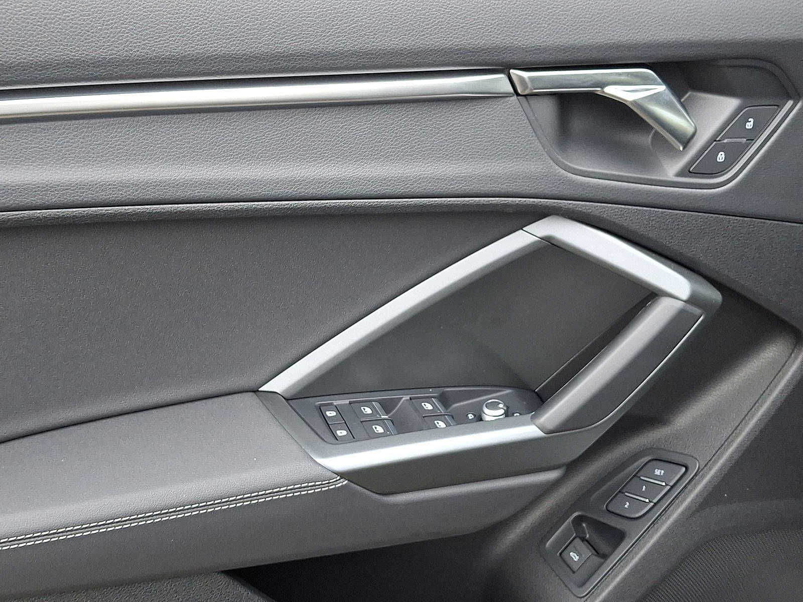 Thumbnail: 2025 Audi Q3 - 10