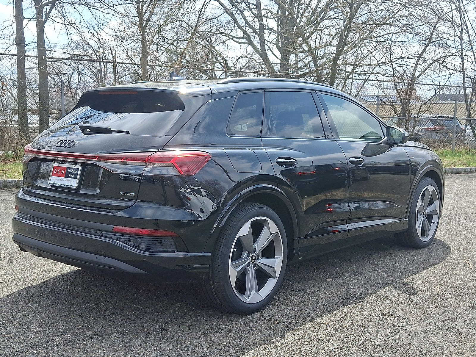 Thumbnail: 2025 Audi Q4 e-tron - 12