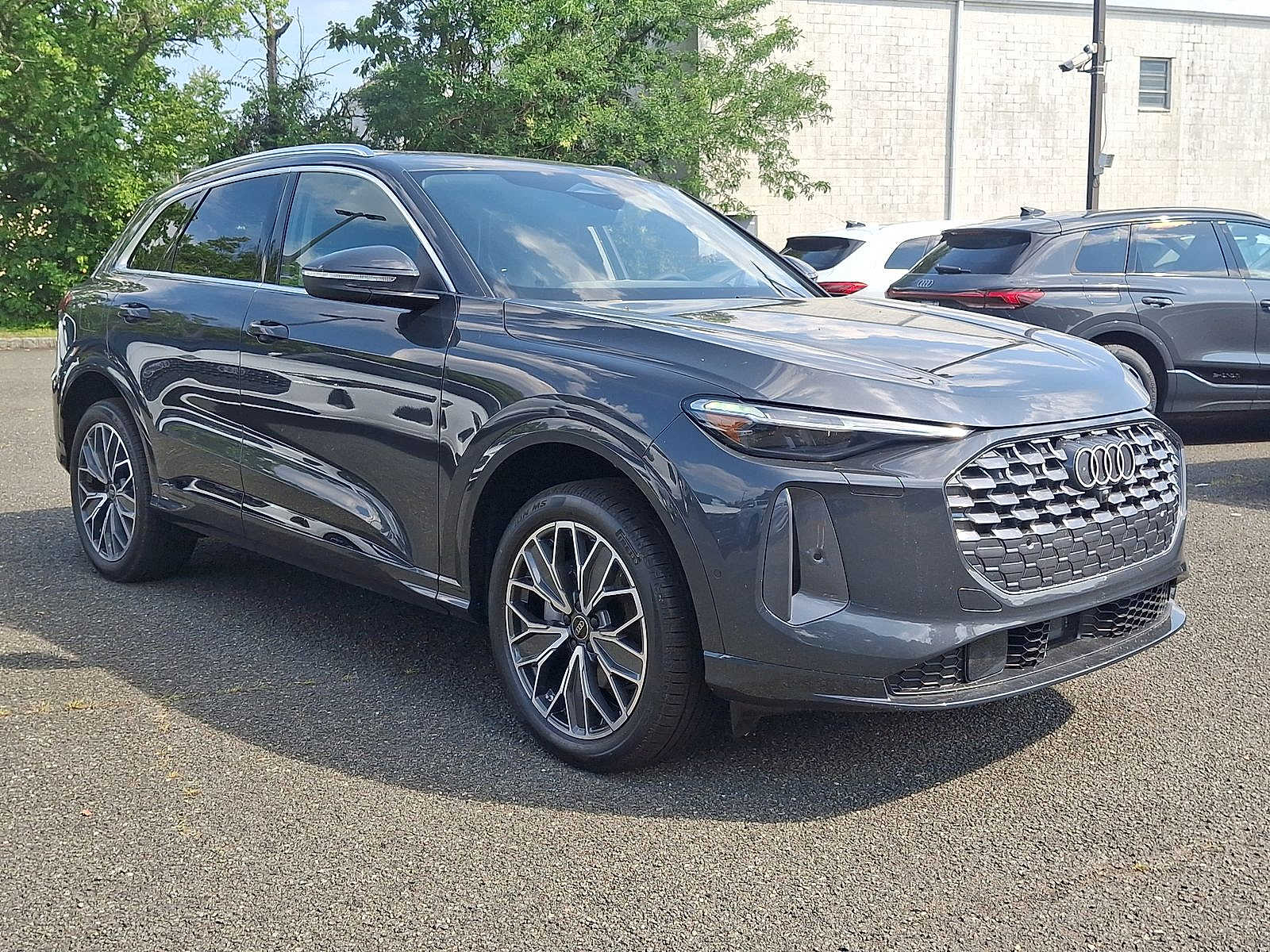 Thumbnail: 2025 Audi Q5 - 10