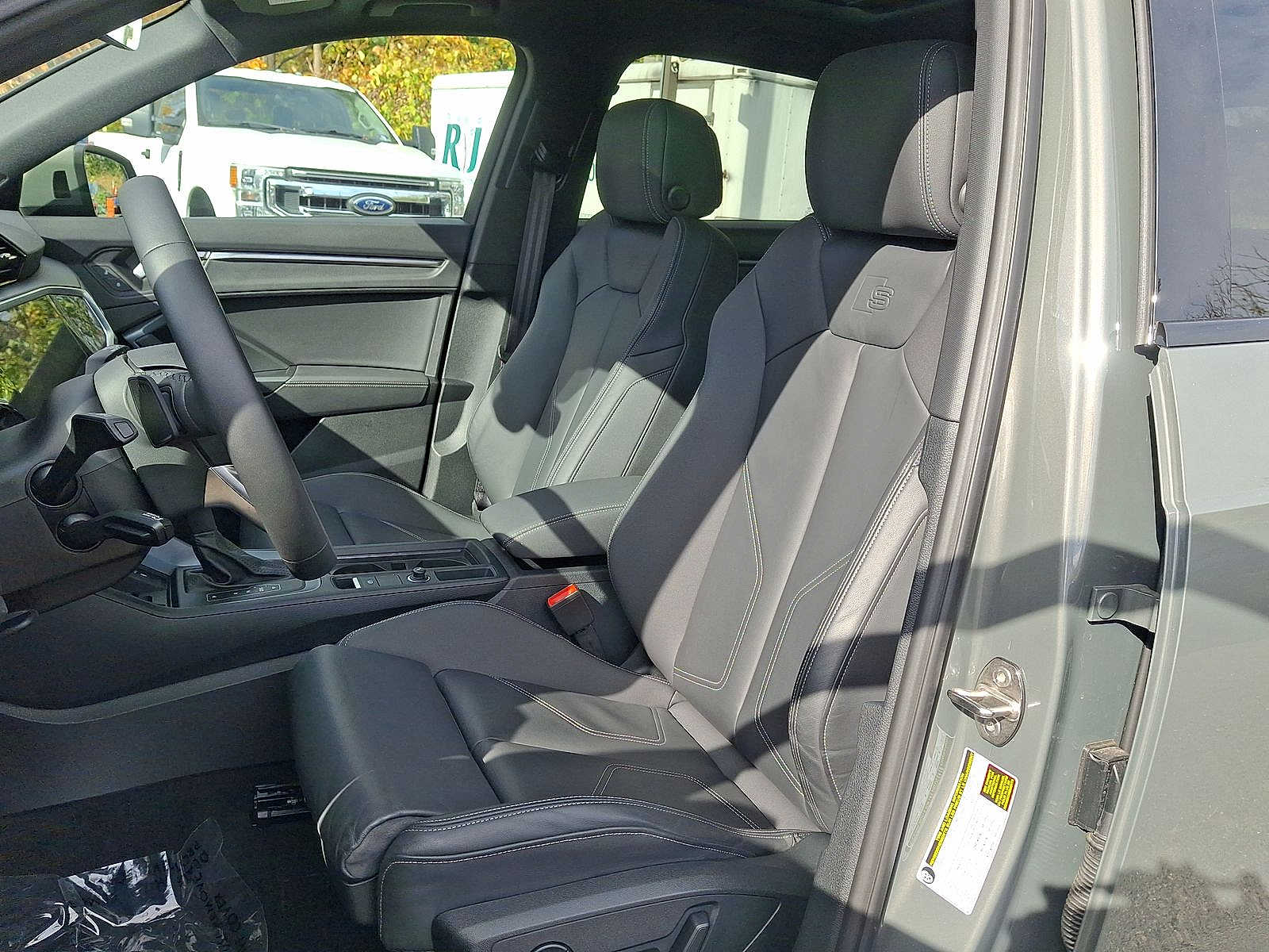 Thumbnail: 2025 Audi Q3 - 11