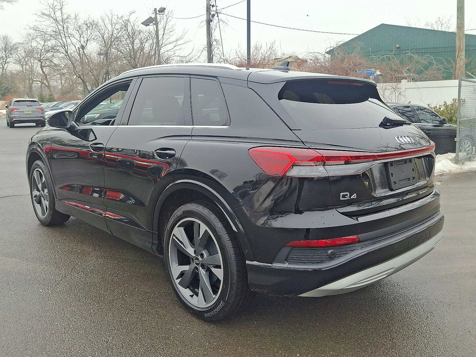 Thumbnail: 2022 Audi Q4 e-tron - 22