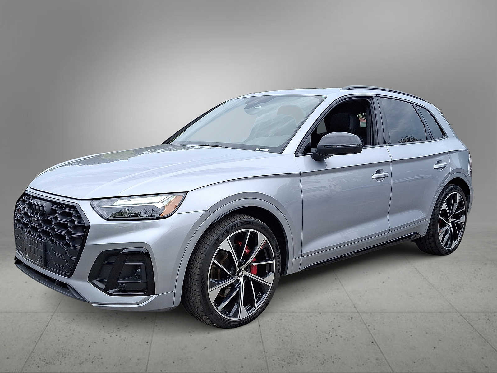 Thumbnail: 2023 Audi SQ5 - 3