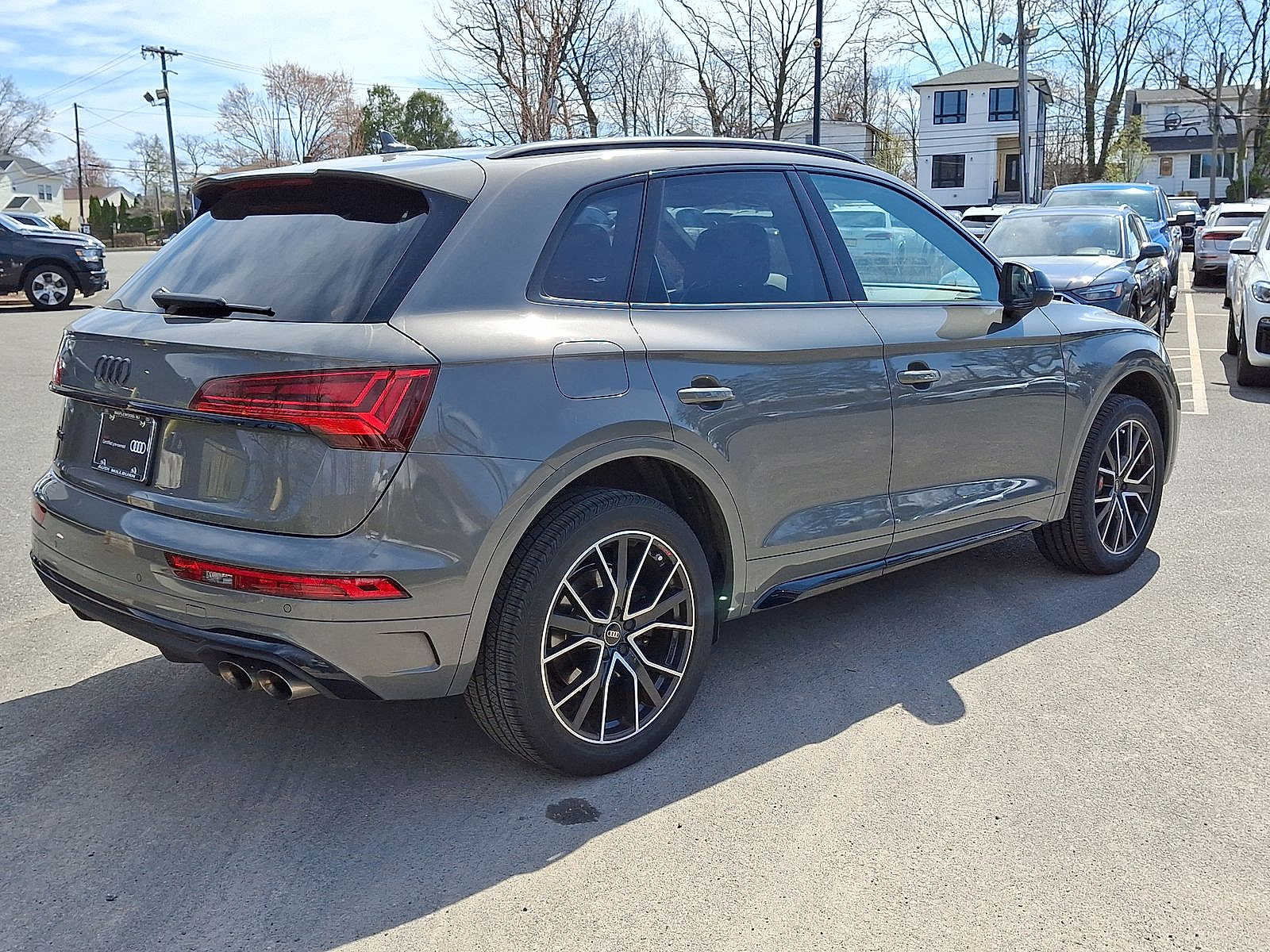 Thumbnail: 2023 Audi SQ5 - 25