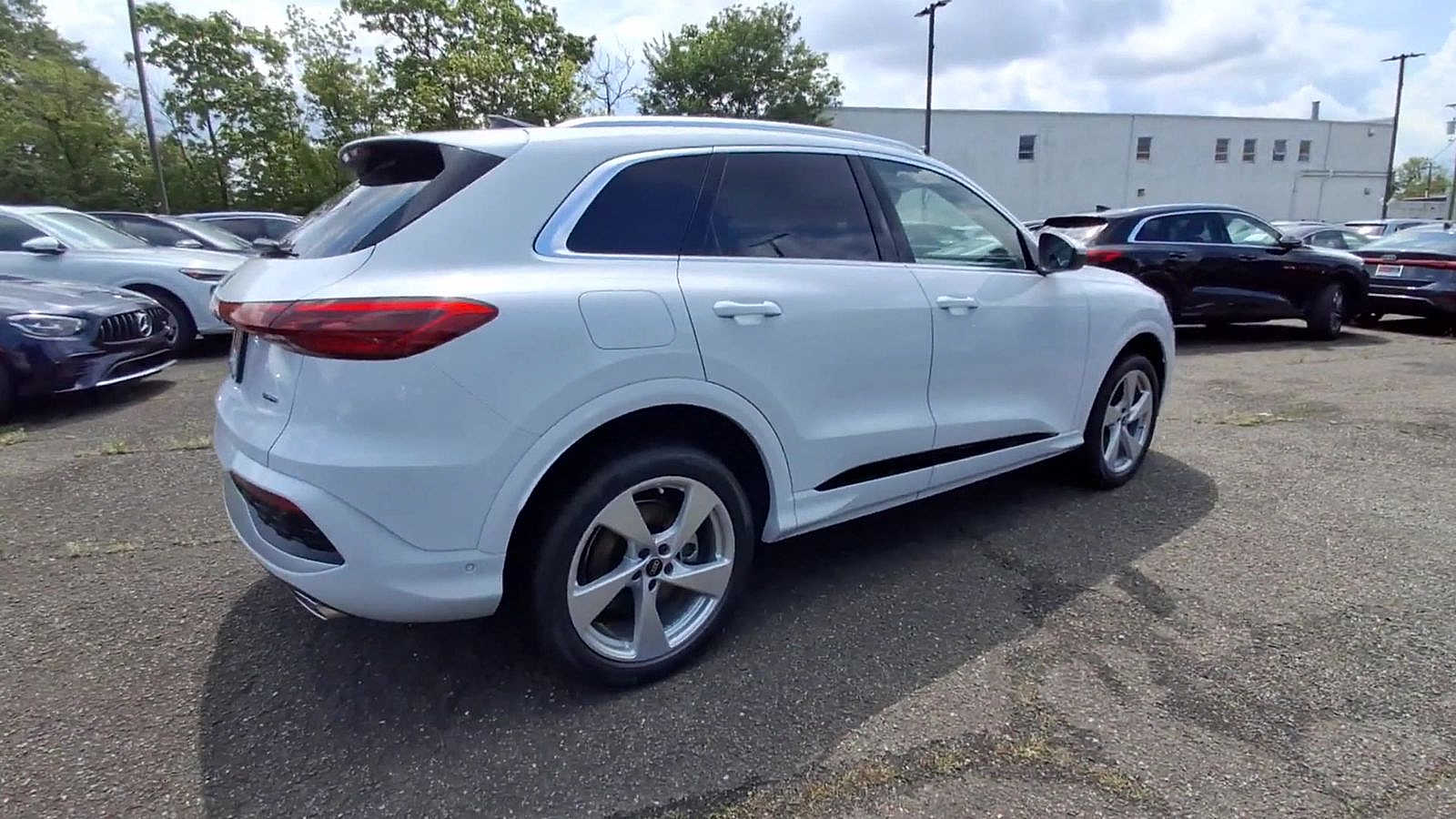 Thumbnail: 2025 Audi Q5 - 8