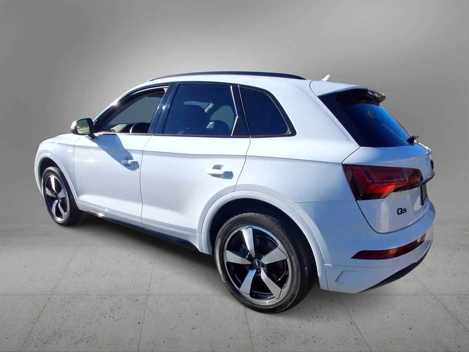 Thumbnail: 2022 Audi Q5 - 6
