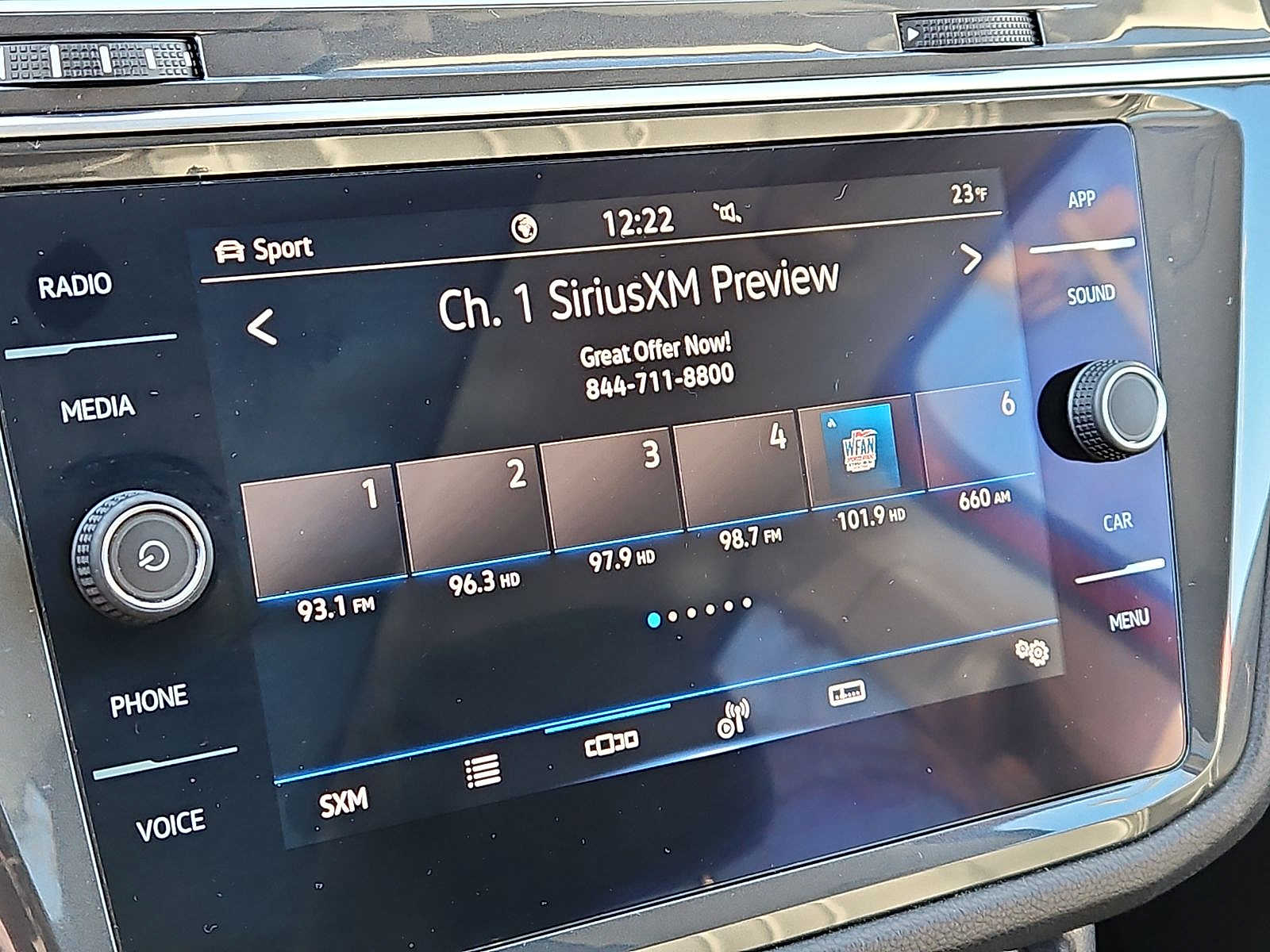 Thumbnail: 2022 Volkswagen Tiguan - 14