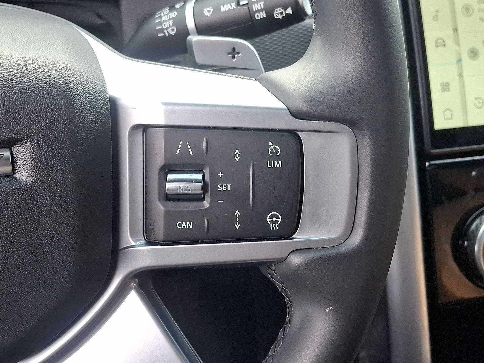 Thumbnail: 2024 Land Rover Discovery - 18