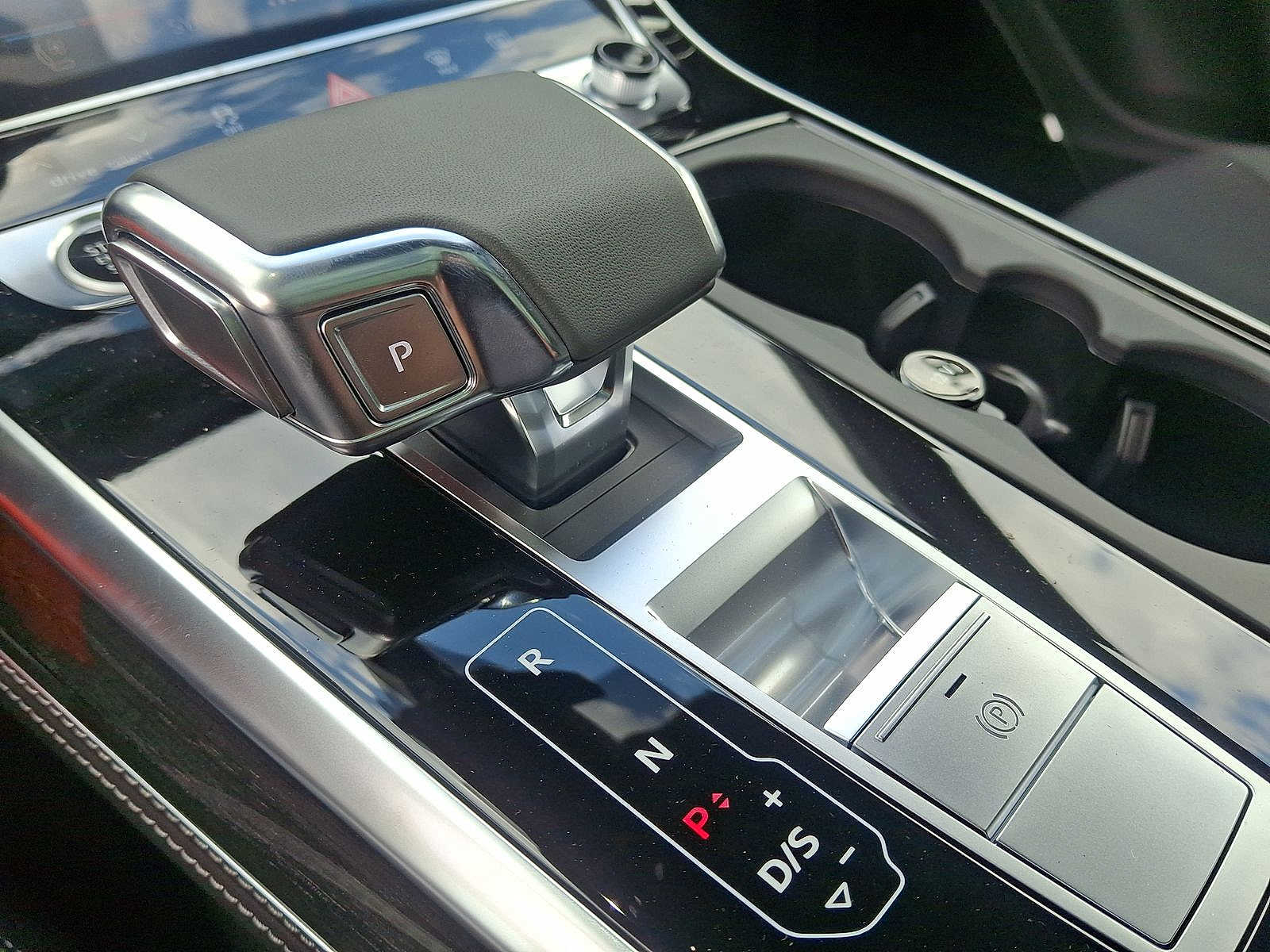 Thumbnail: 2025 Audi Q7 - 13