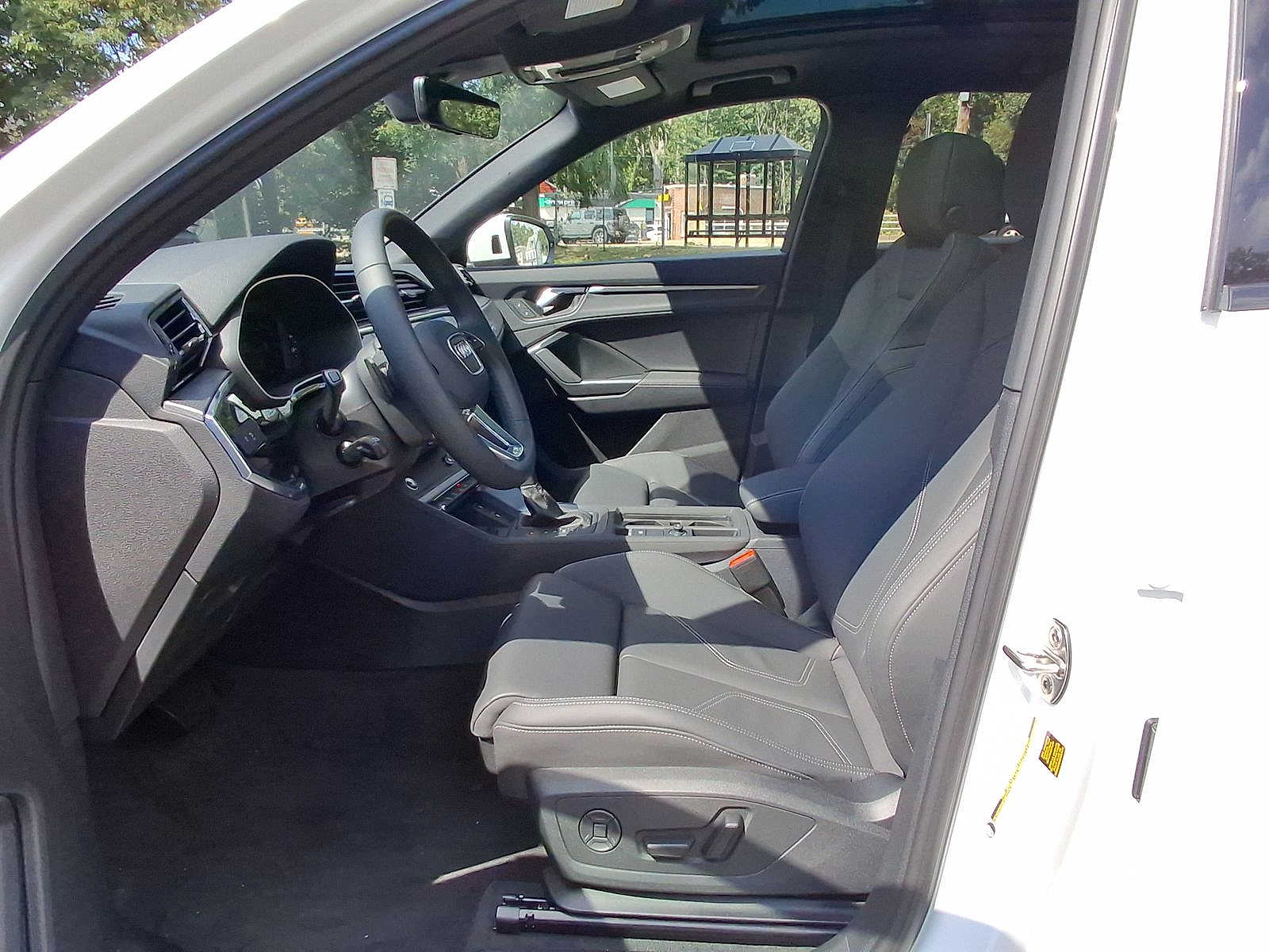 Thumbnail: 2025 Audi Q3 - 14