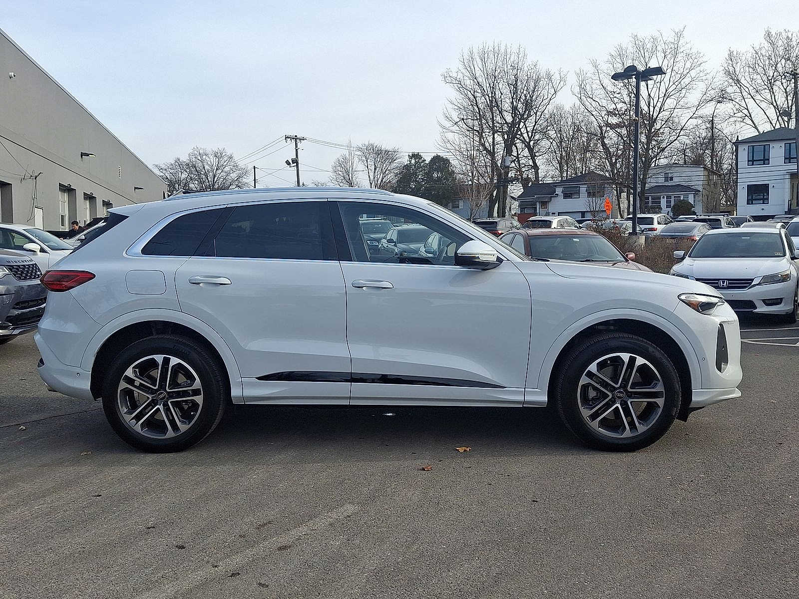 Thumbnail: 2025 Audi Q5 - 26