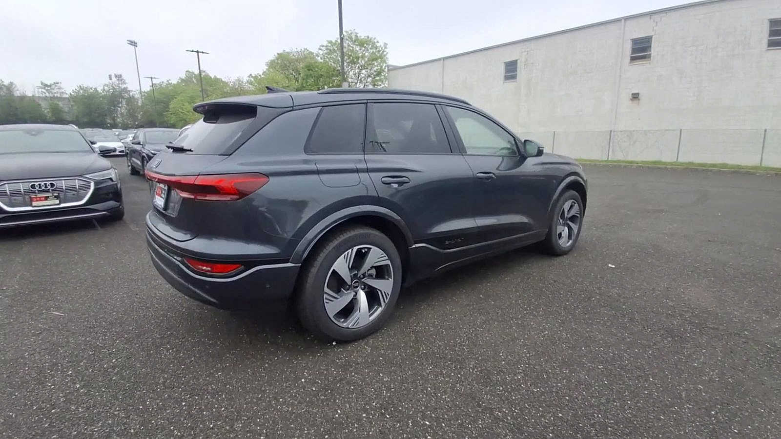 Thumbnail: 2025 Audi Q6 e-tron - 8