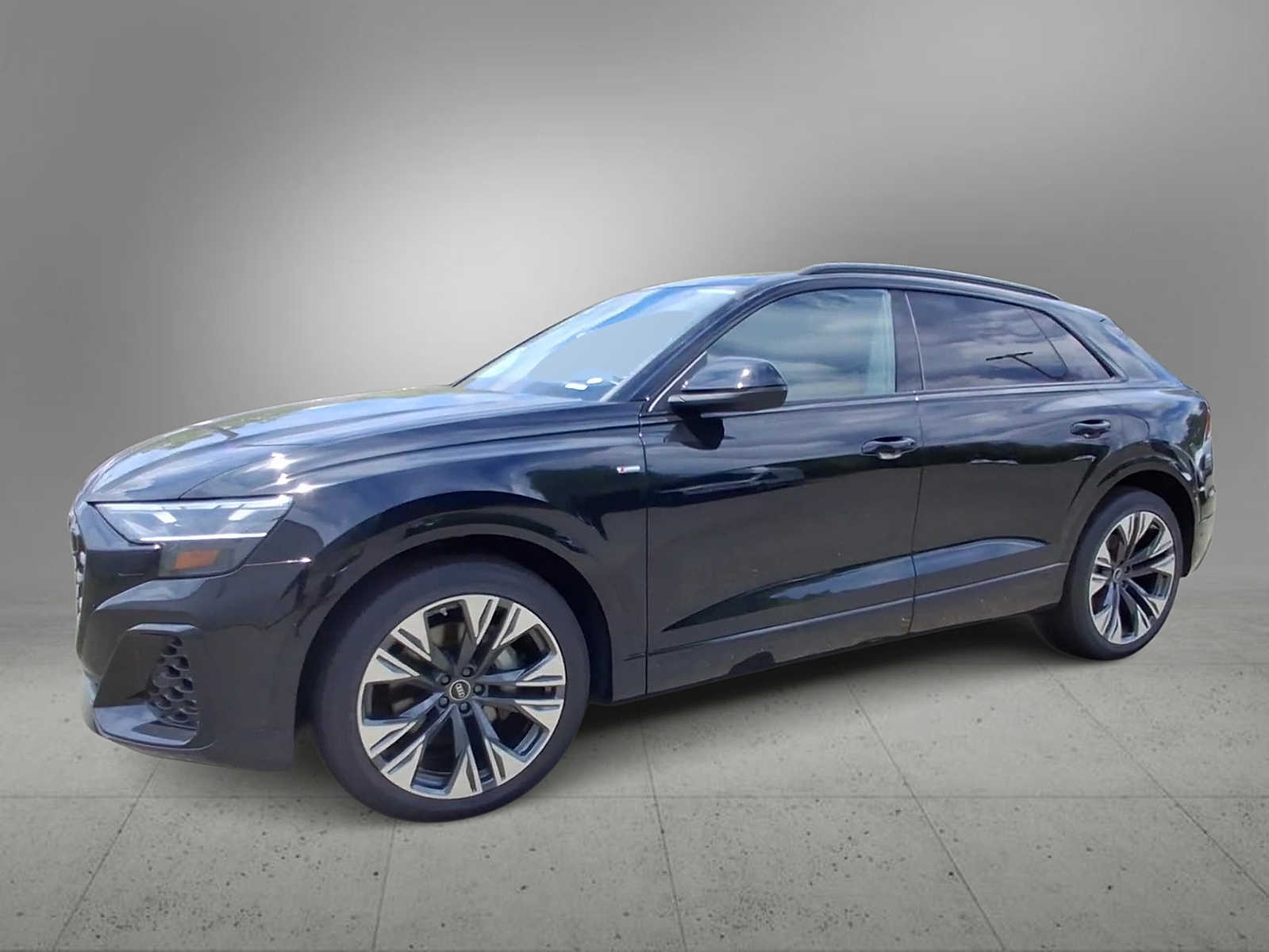 Thumbnail: 2026 Audi Q8 - 4