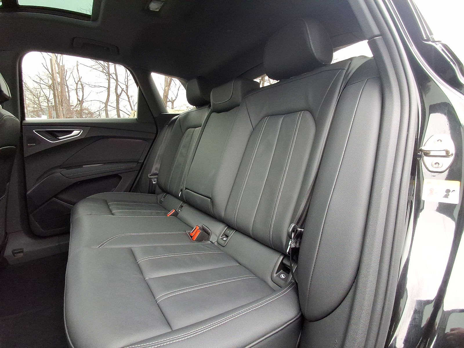 Thumbnail: 2022 Audi Q4 e-tron - 20