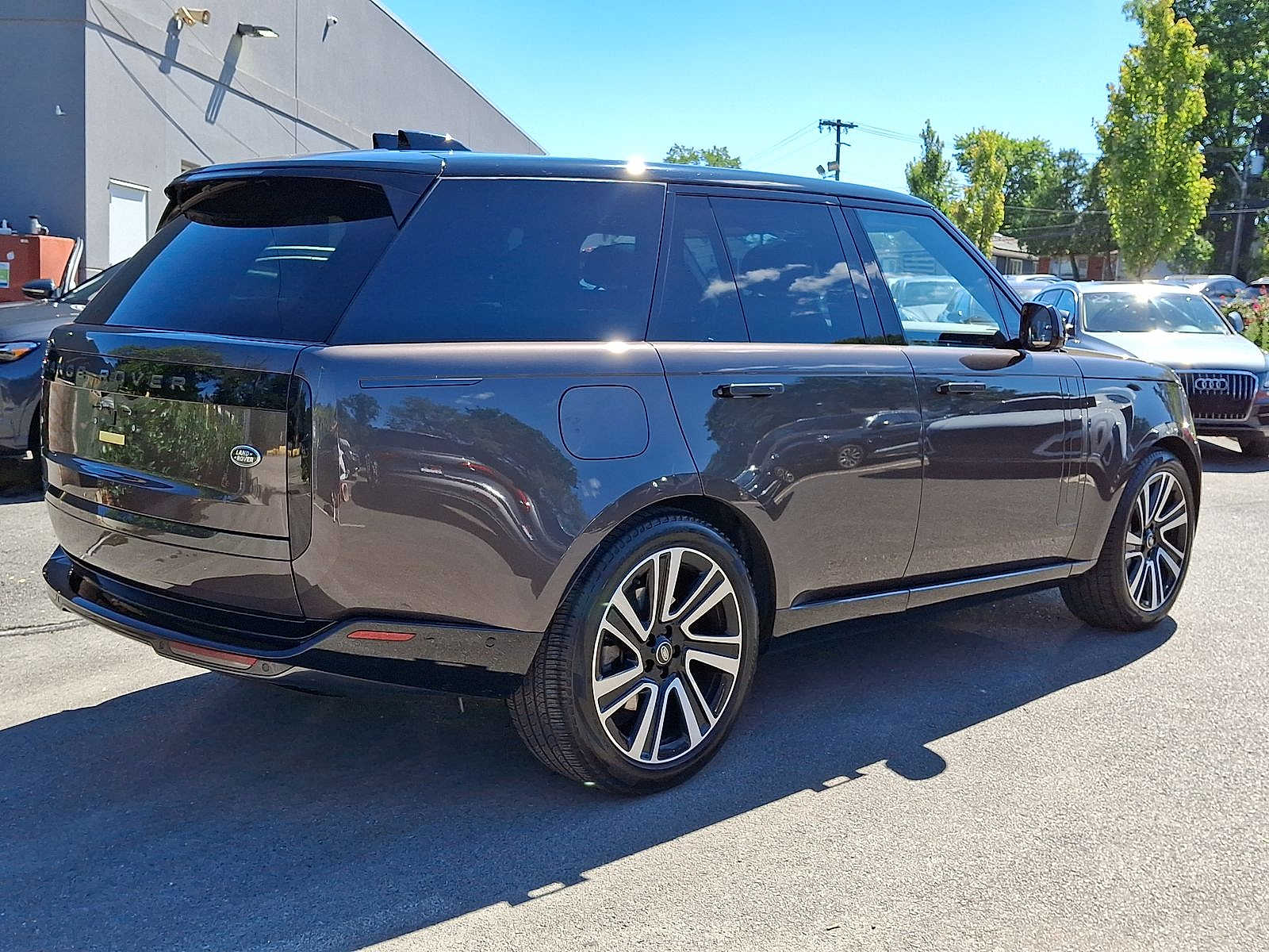 Thumbnail: 2023 Land Rover Range Rover - 25