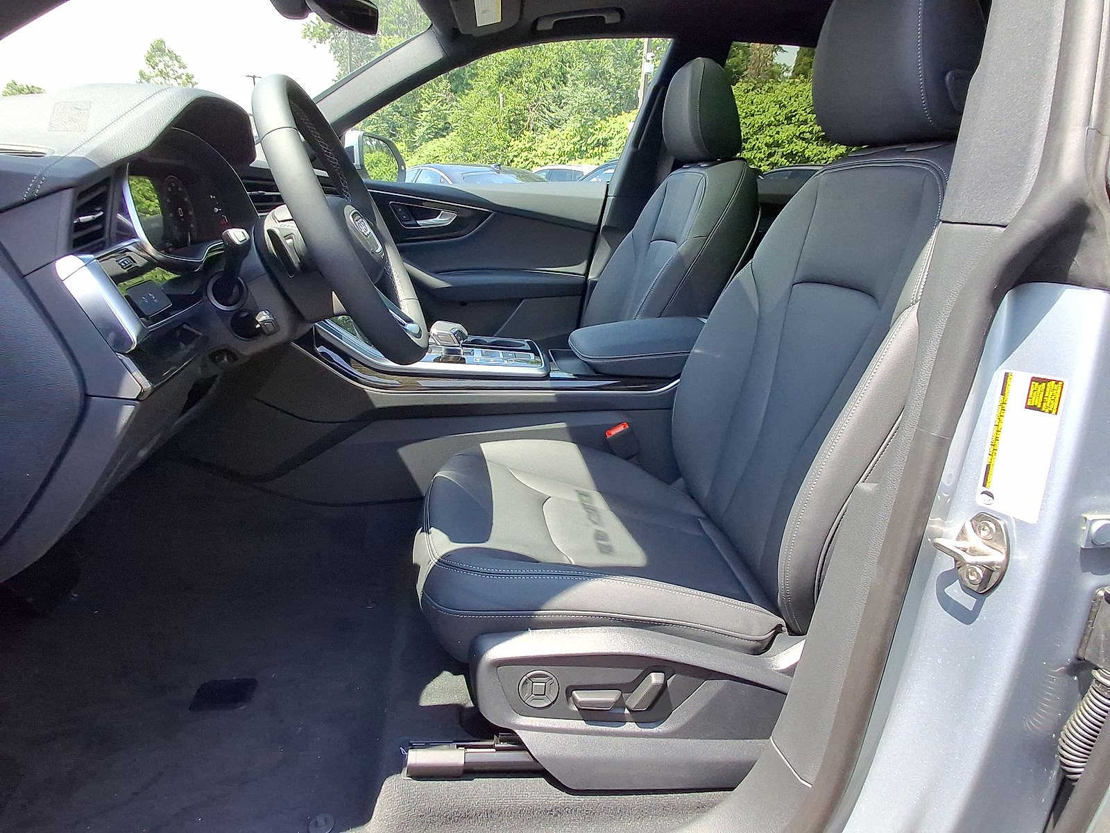 Thumbnail: 2025 Audi Q8 - 14