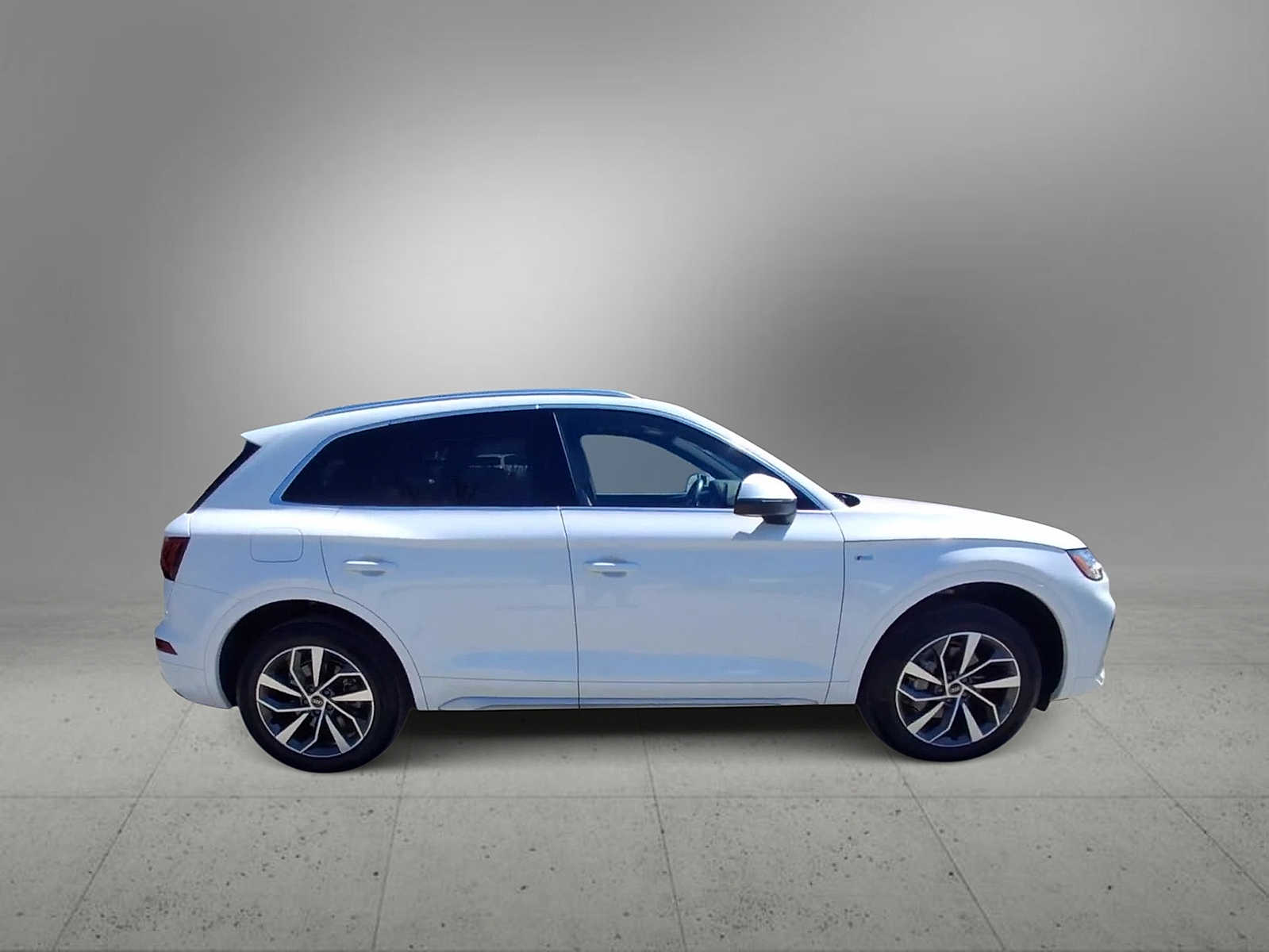 Thumbnail: 2023 Audi Q5 - 9