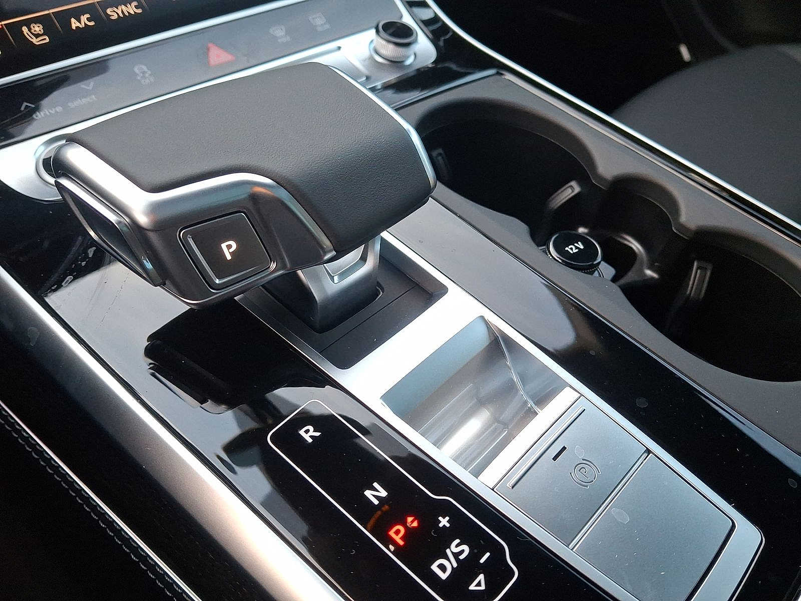 Thumbnail: 2026 Audi Q7 - 14