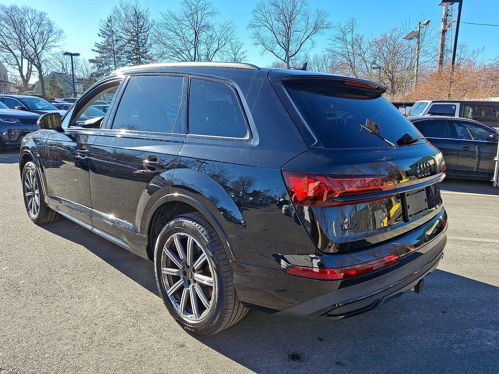 Thumbnail: 2023 Audi Q7 - 22