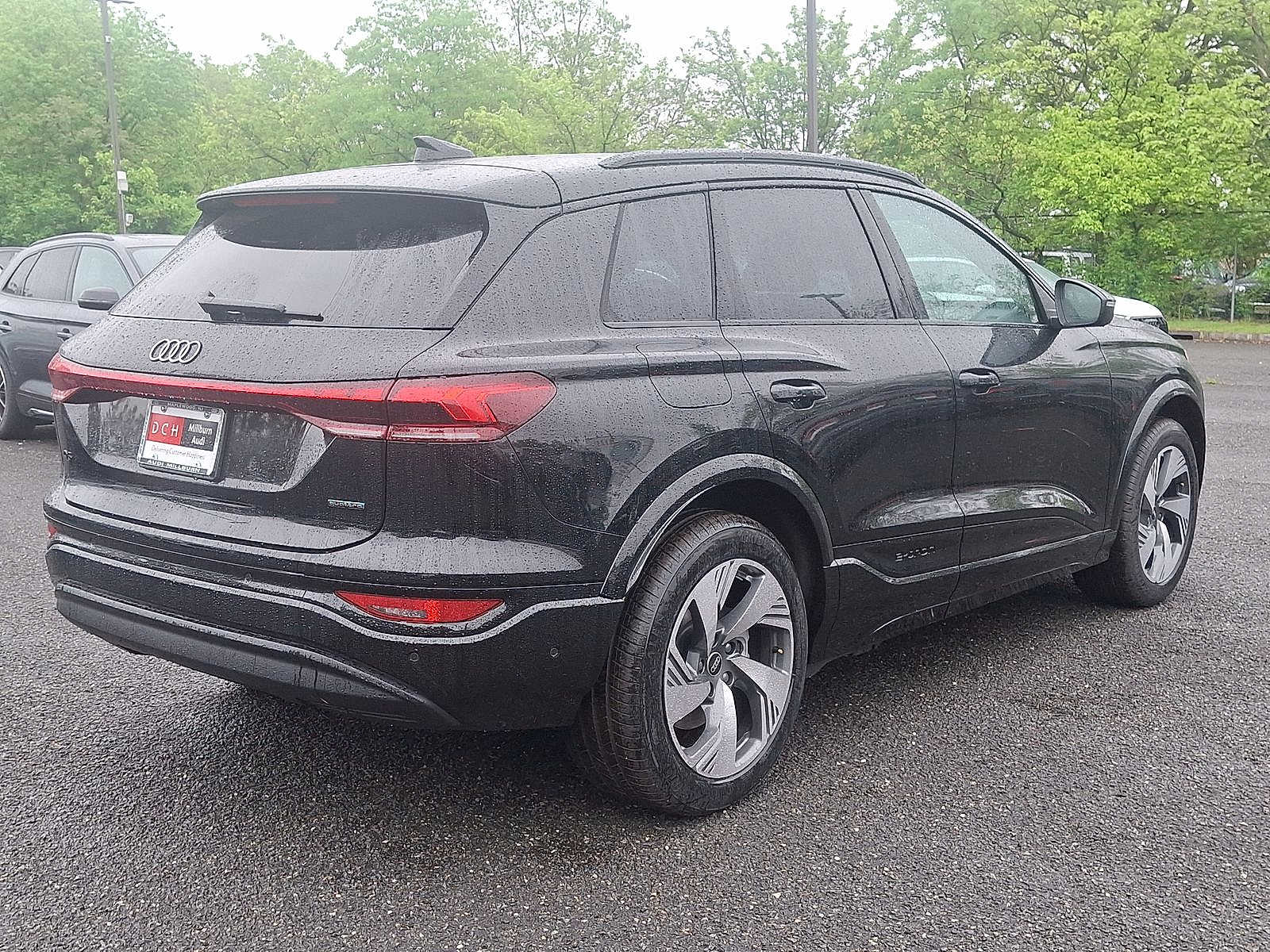 Thumbnail: 2025 Audi Q6 e-tron - 12
