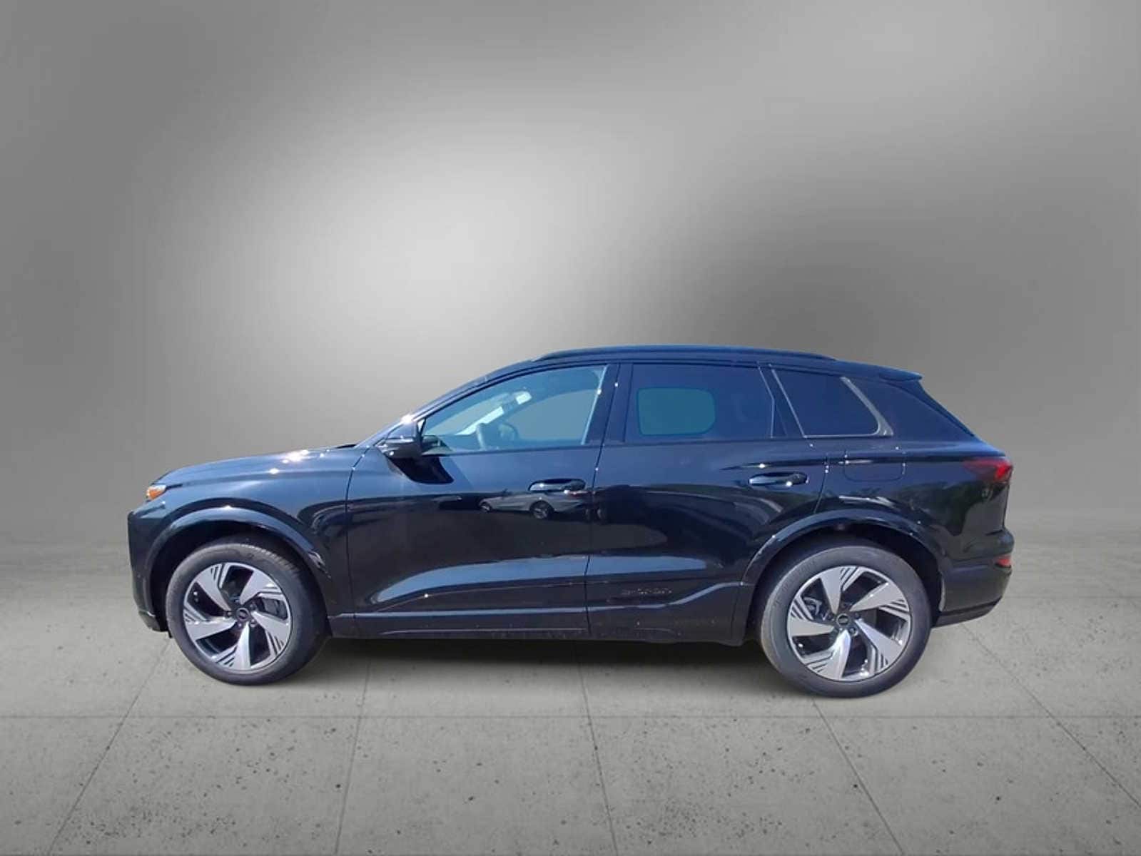 Thumbnail: 2025 Audi Q6 e-tron - 5