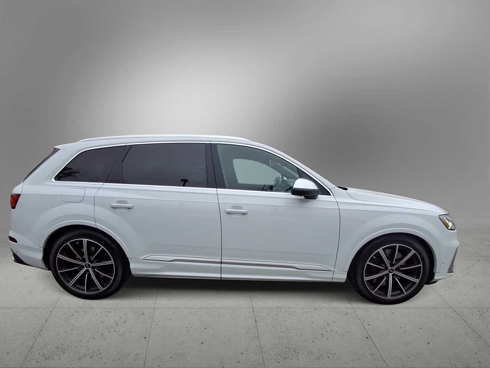 Thumbnail: 2022 Audi SQ7 - 8