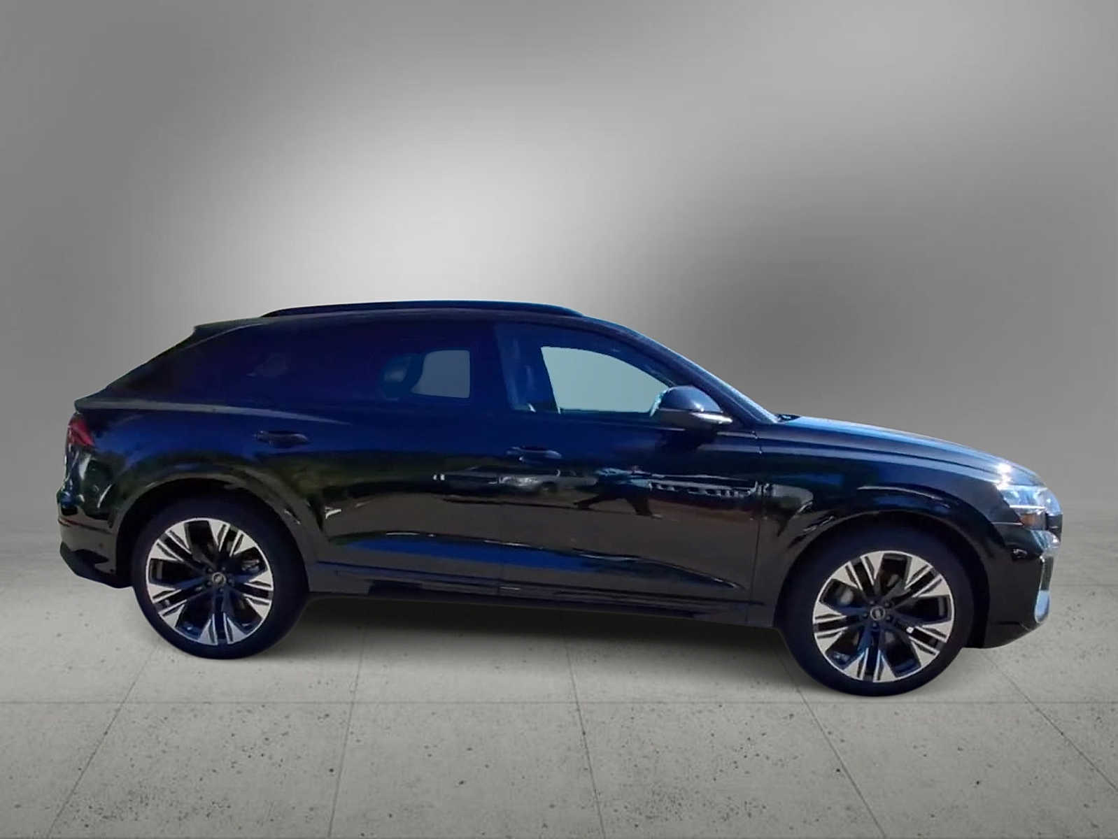 Thumbnail: 2025 Audi Q8 - 9