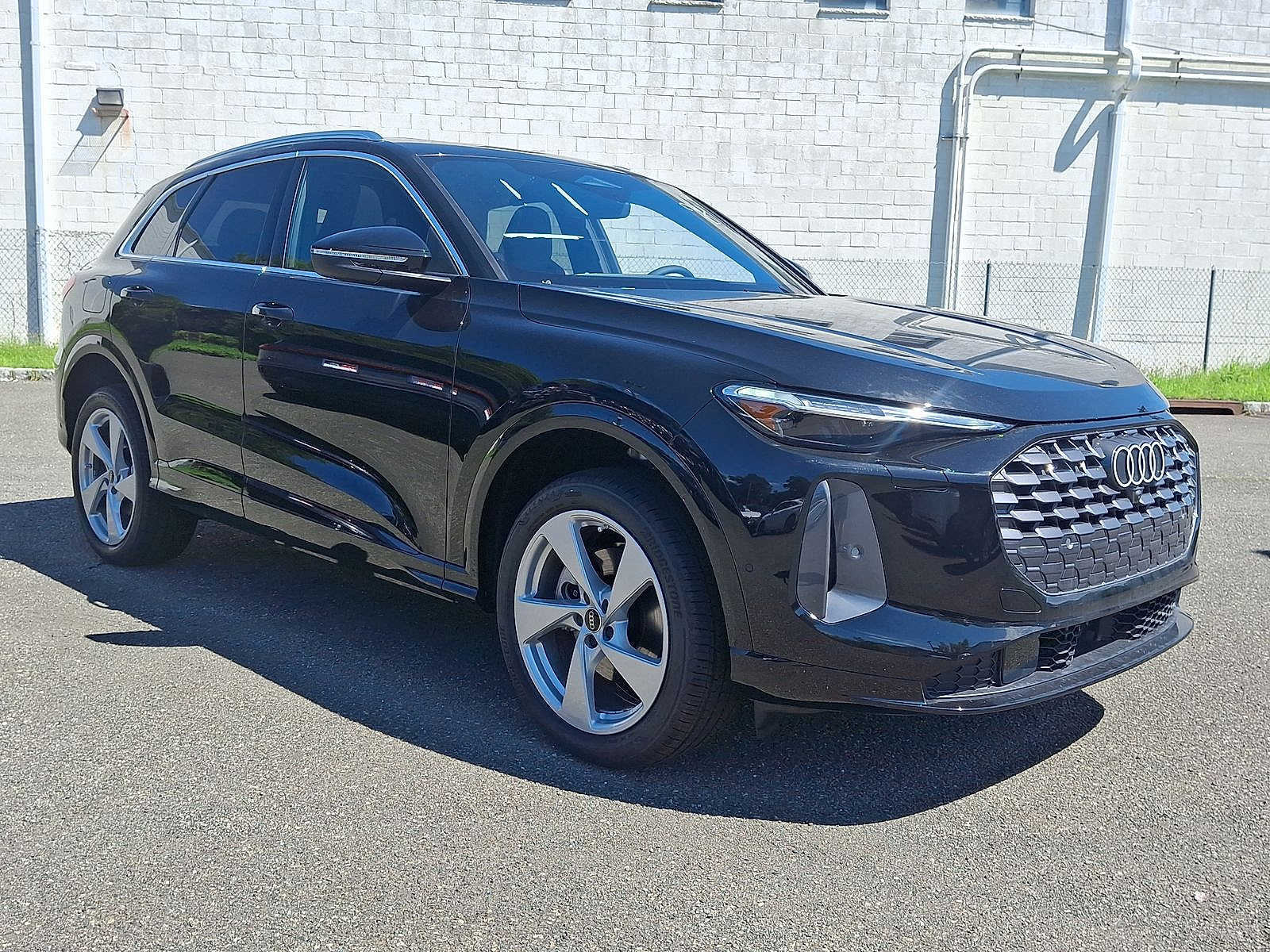 Thumbnail: 2025 Audi Q5 - 10