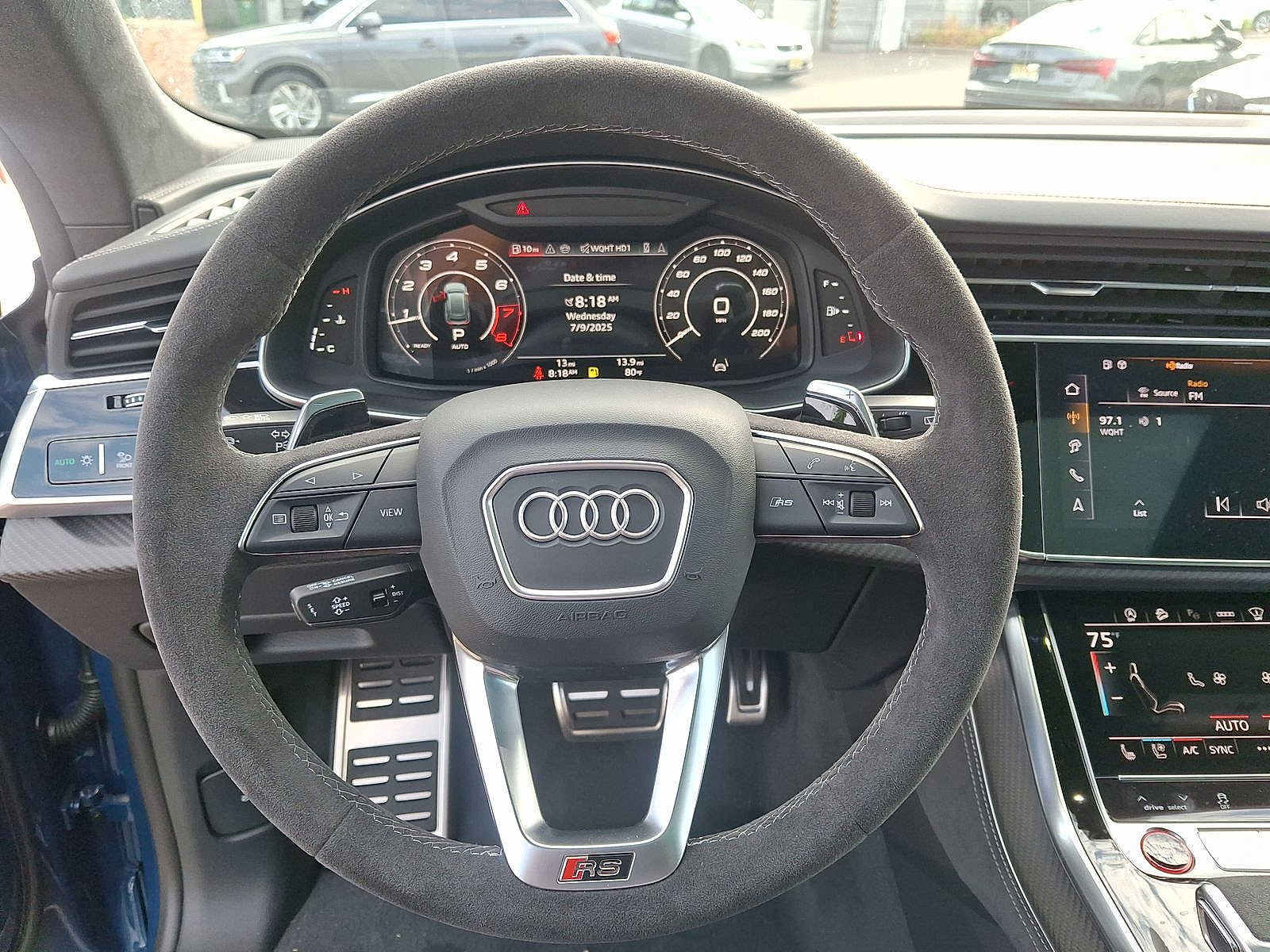 Thumbnail: 2025 Audi RS Q8 - 9